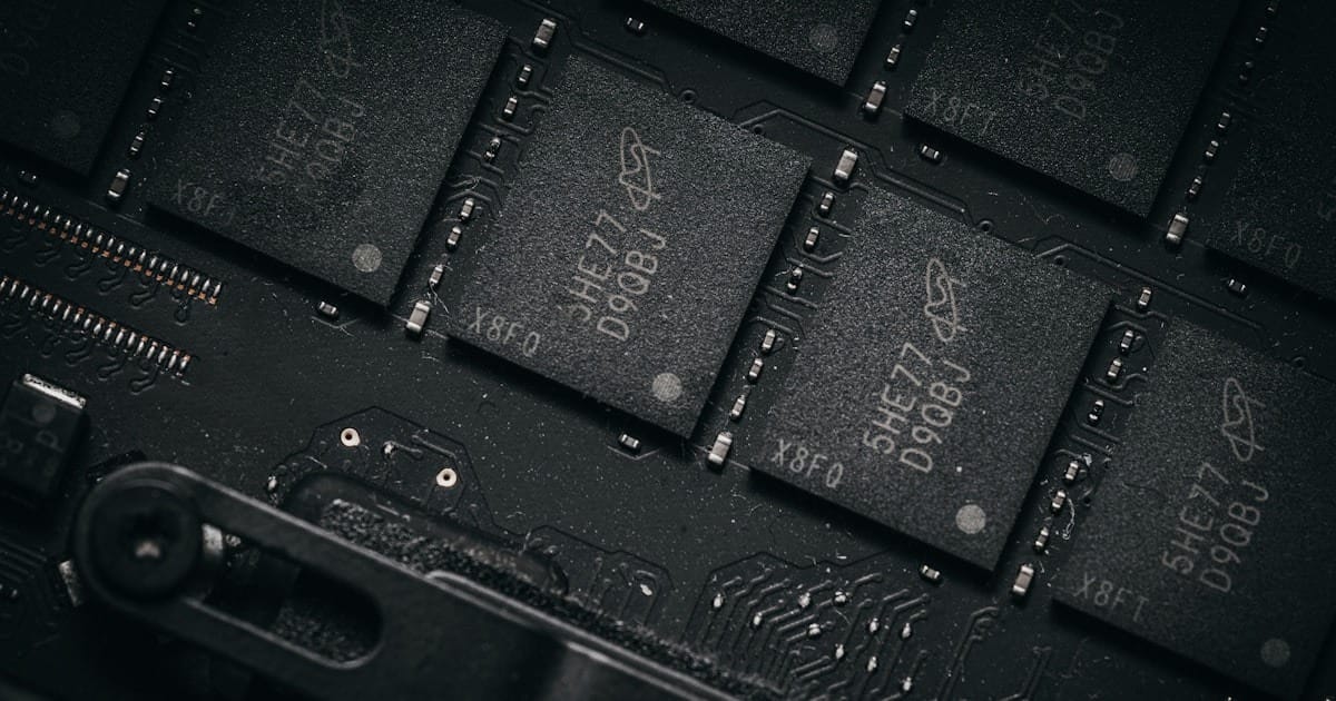 什么是 storage、memory 和 calldata？数据放在哪里，为何影响修改和 Gas